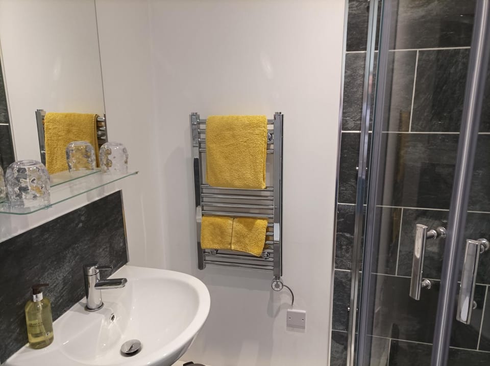 Shower, Bathroom, towels