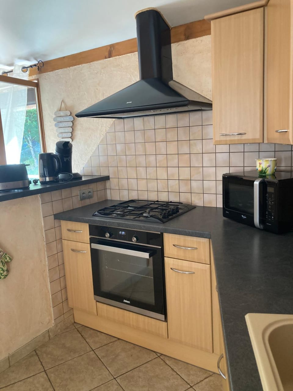 Coffee/tea facilities, stove, toaster
