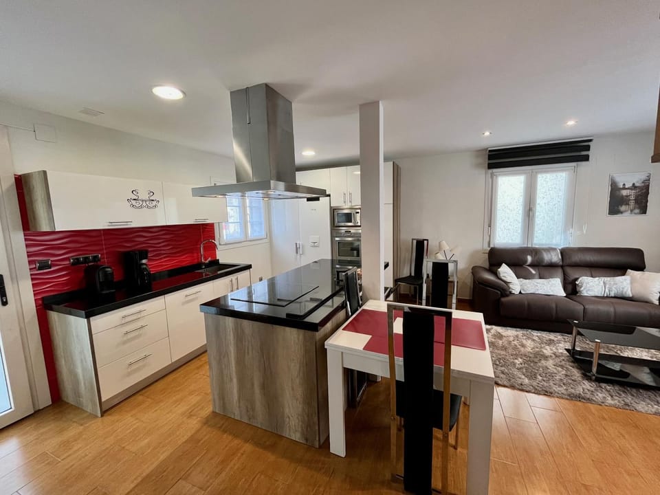 Kitchen or kitchenette, Living room, Seating area, Dining area, dishwasher, internet, internet, minibar, pet friendly, stove, toaster