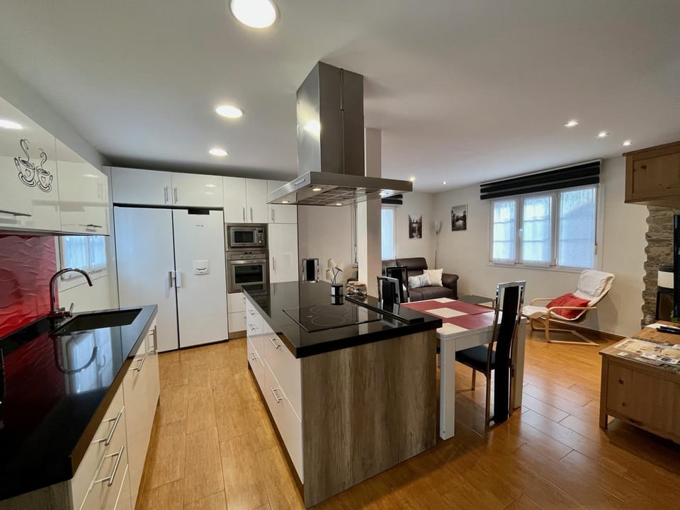 Coffee/tea facilities, Kitchen or kitchenette, Dining area, dishwasher, minibar, pet friendly, stove, toaster