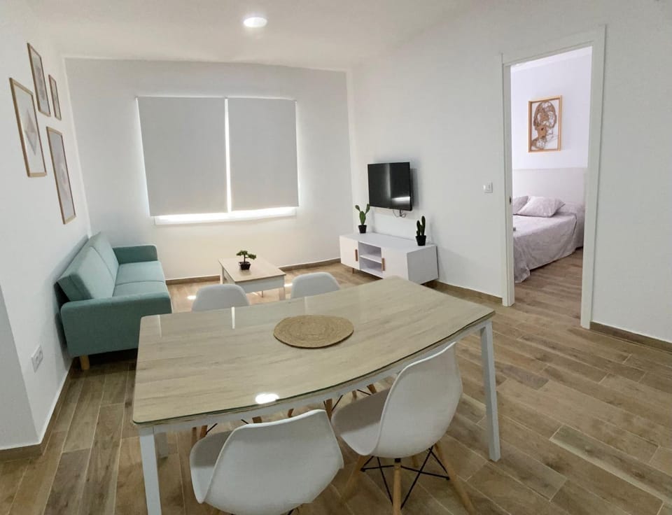 Communal lounge/ TV room, Living room, Seating area, Dining area