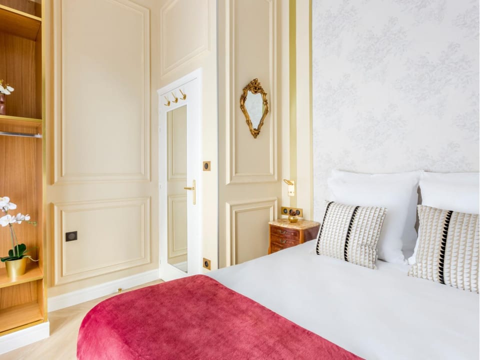 Bed, Photo of the whole room, Bedroom, wardrobe
