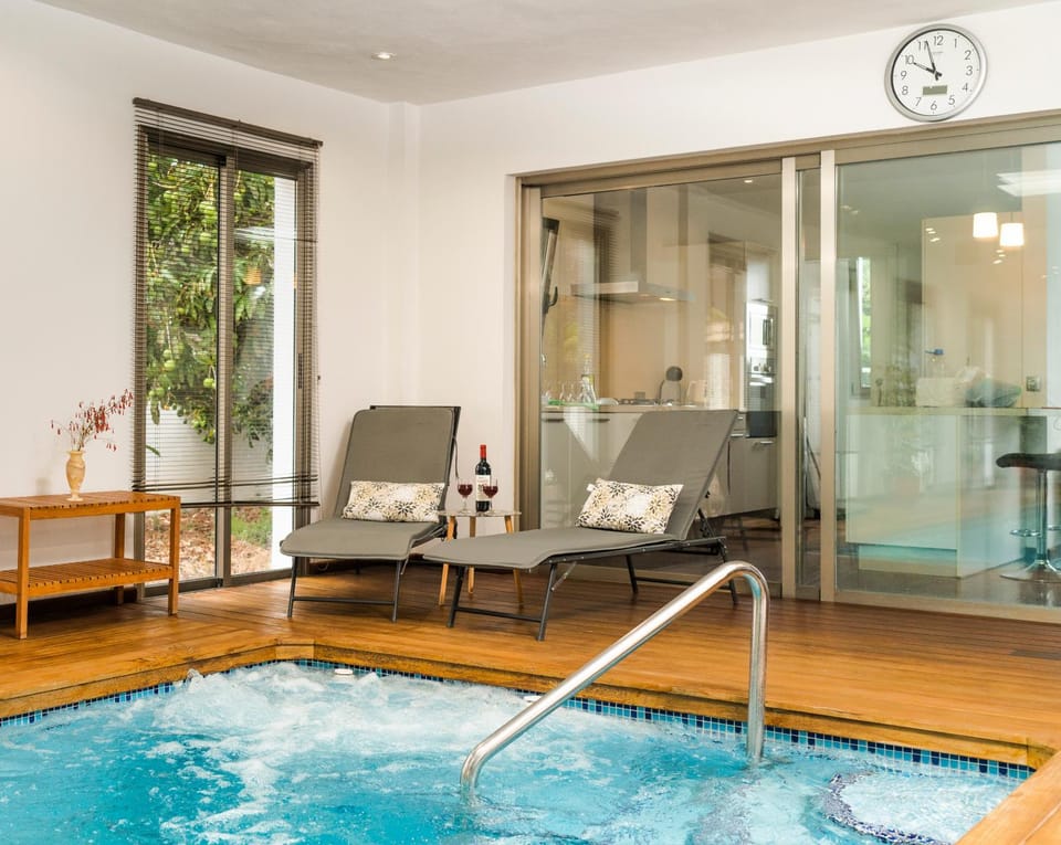 Hot Tub, Decorative detail, Swimming pool