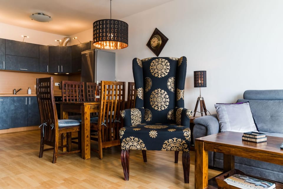Kitchen or kitchenette, Seating area, Dining area