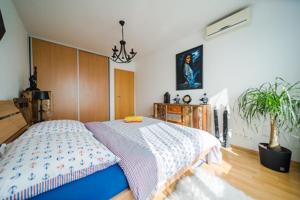 Bedroom, wardrobe, air conditioner