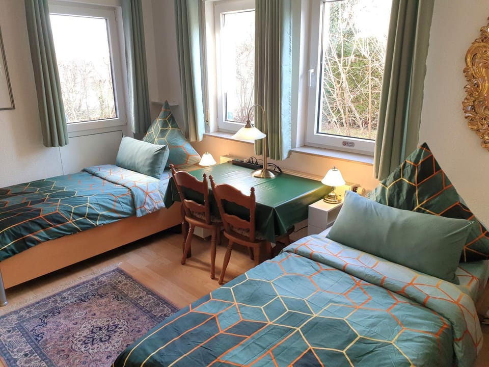 Bed, Photo of the whole room, Seating area, Bedroom