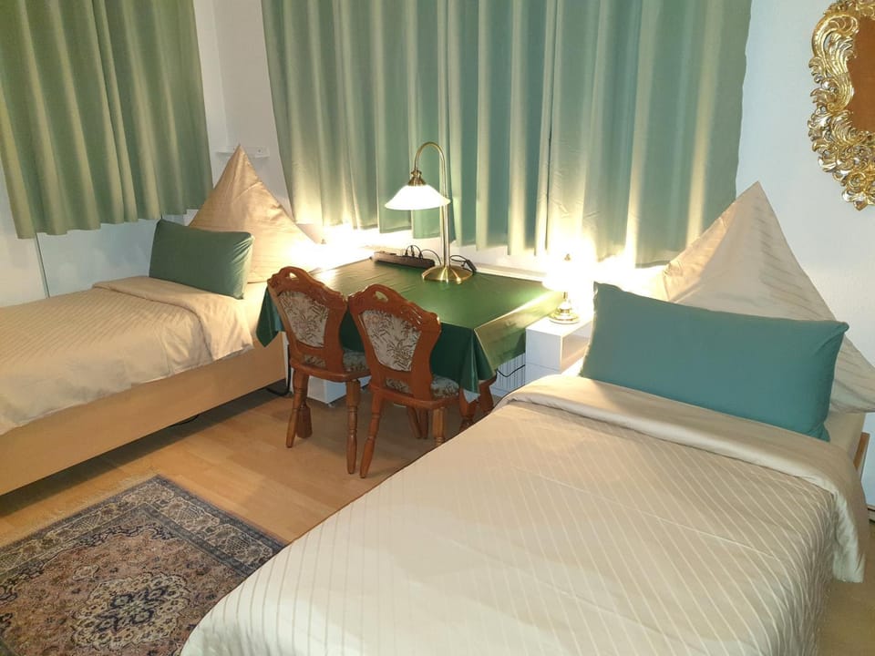 Staff, Photo of the whole room, Bedroom
