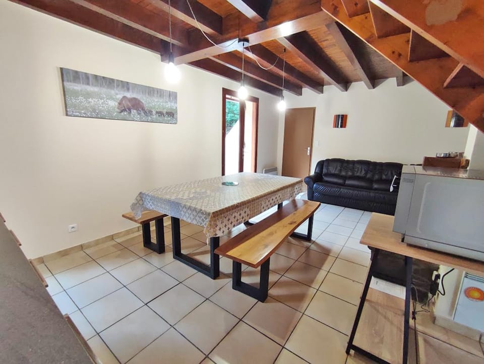 Seating area, Dining area