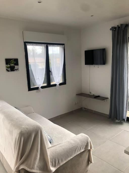 Charment logement avec parking et jardin privatif Apartment in French Riviera