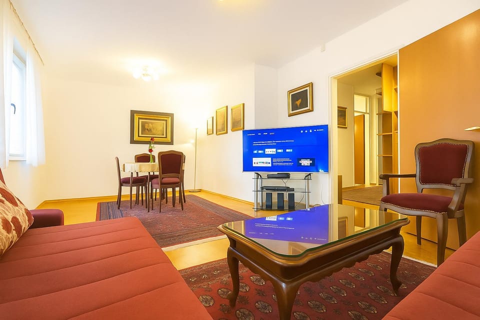 TV and multimedia, Living room, Seating area