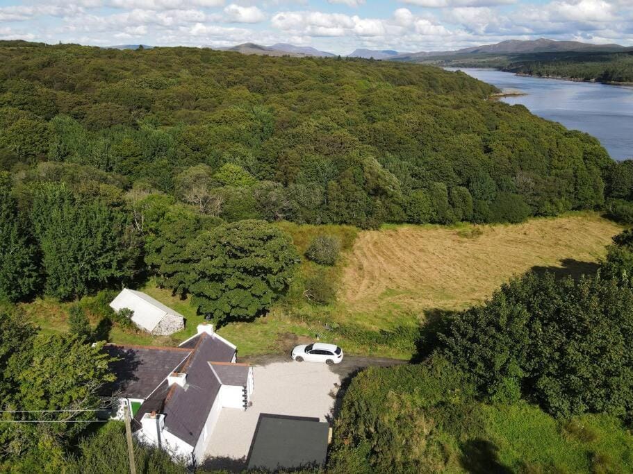 John the mills cottage spaHot tub private beach House in County Donegal