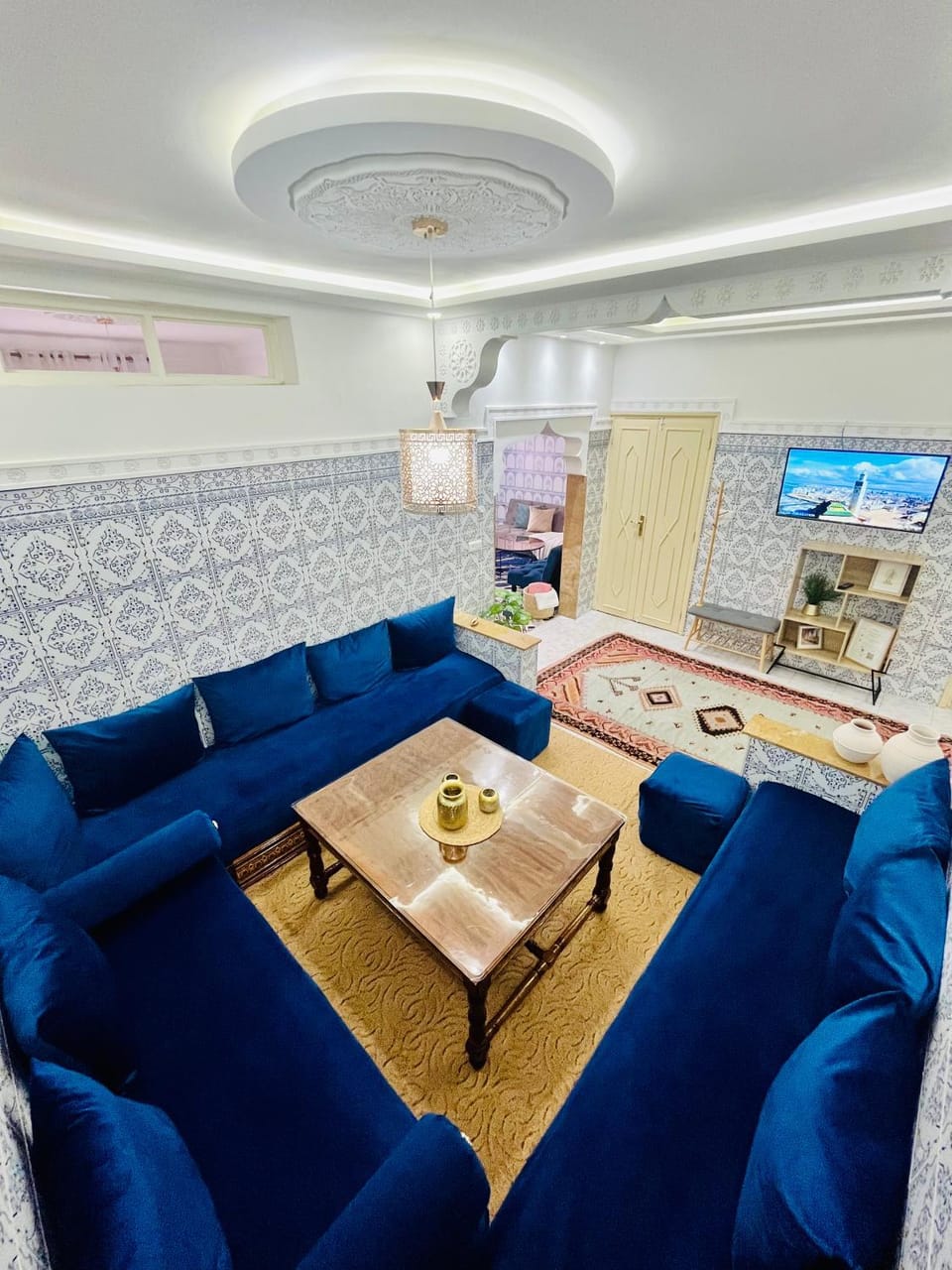 TV and multimedia, Living room, Seating area, Dining area