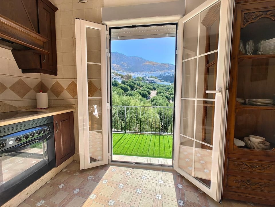 View (from property/room), Balcony/Terrace, Mountain view