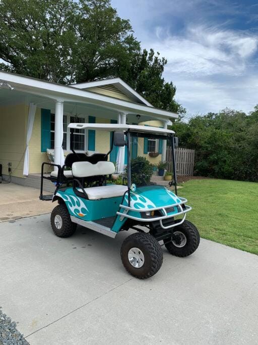 Downtown- Sunshine Cottage and Golf Cart House in Southport