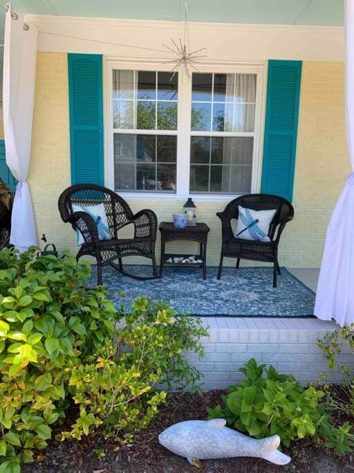 Downtown- Sunshine Cottage and Golf Cart House in Southport