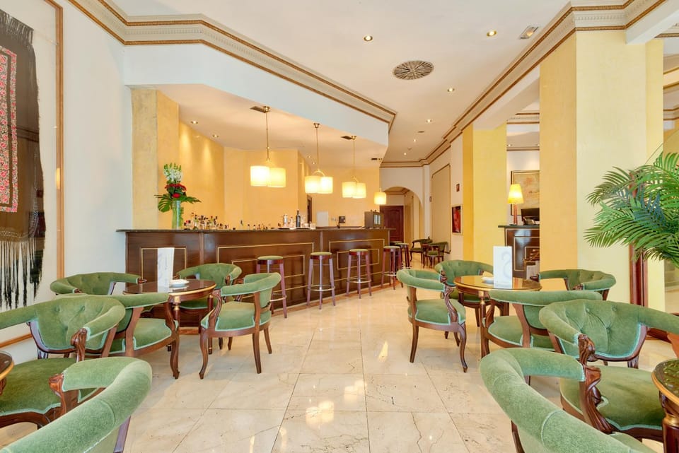 Lounge or bar
