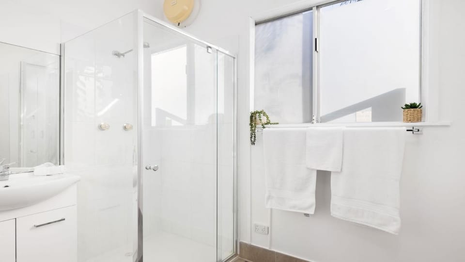 Shower, Bathroom, towels