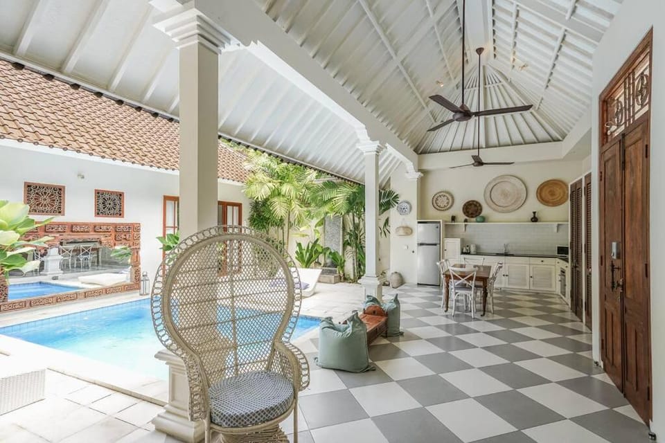Villa Kayan - Gorgeous 2BR Seminyak gem, fabulous location steps from restaurants, cafes and shopping Villa in Kuta