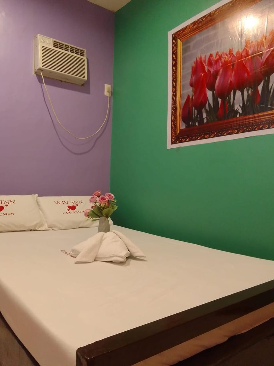 Bed, Bedroom, towels, air conditioner