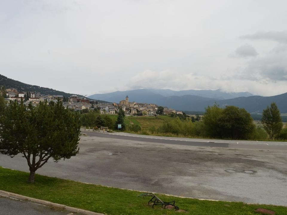 Appartement T2 au pied des pistes avec parking privé - FR-1-593-79 Apartment in Catalonia