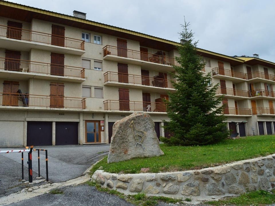 Appartement T2 au pied des pistes avec parking privé - FR-1-593-79 Apartment in Catalonia