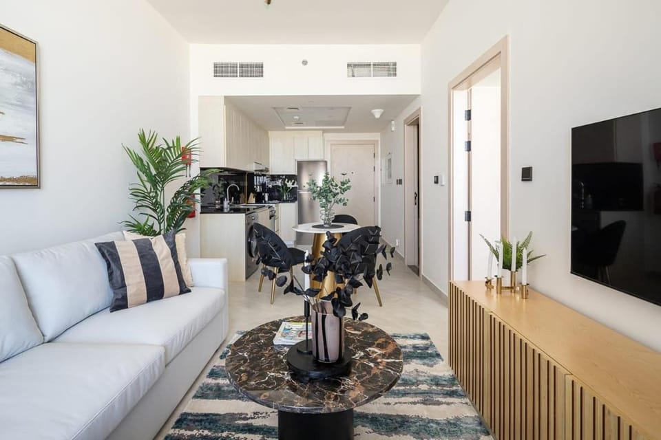 TV and multimedia, Kitchen or kitchenette, Living room, Seating area, Dining area