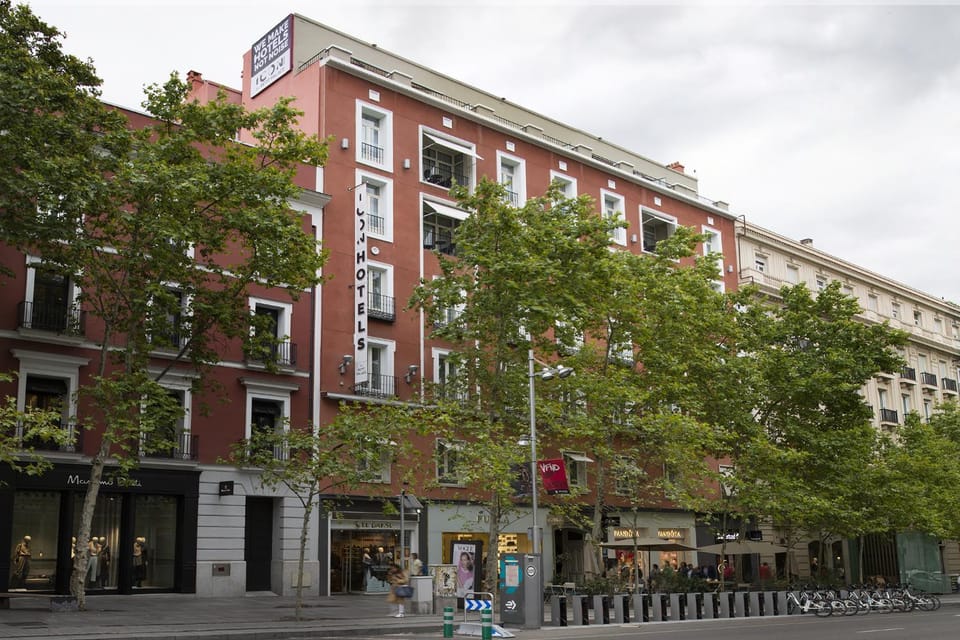 Facade/entrance