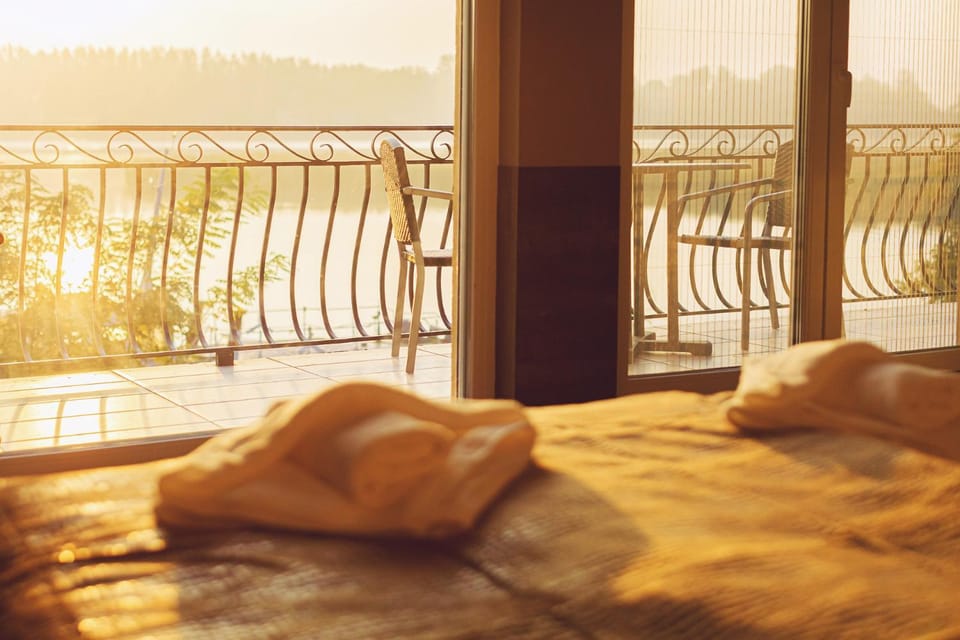 Natural landscape, View (from property/room), Balcony/Terrace, Bedroom
