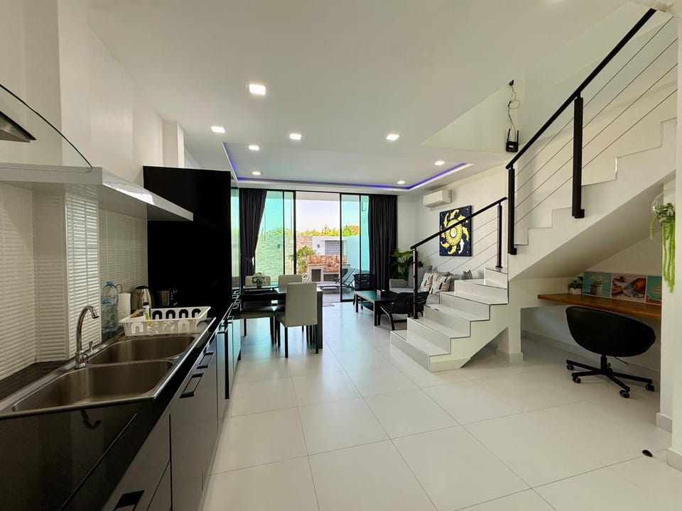 Kitchen or kitchenette, Living room, Photo of the whole room, Dining area