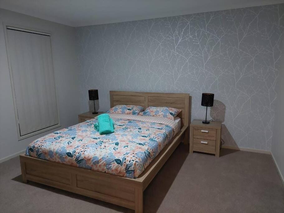 Beautiful home in Harrison with 5 Bedrooms House in Canberra