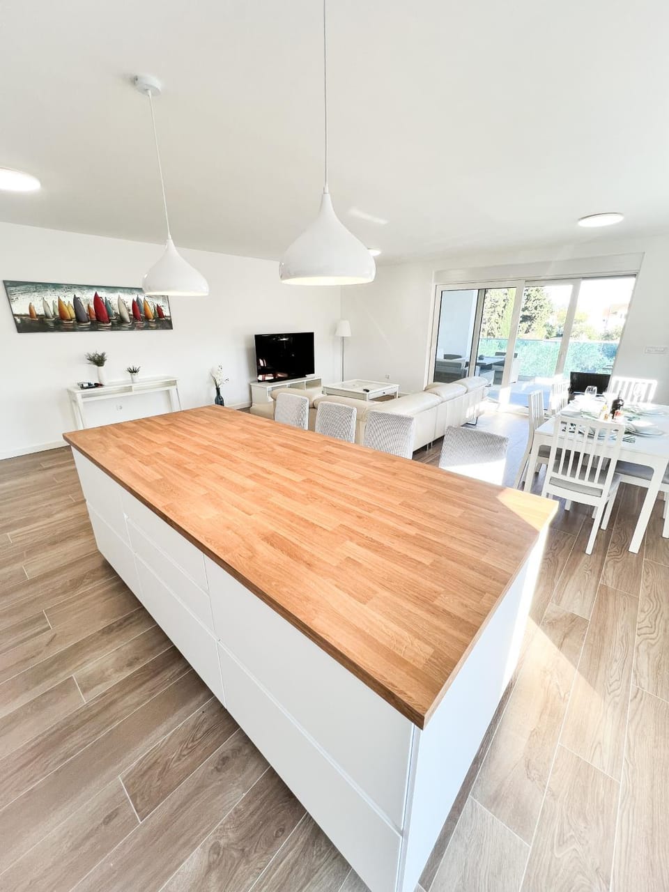 Communal lounge/ TV room, TV and multimedia, Kitchen or kitchenette, Living room, Seating area, Dining area, Evening entertainment