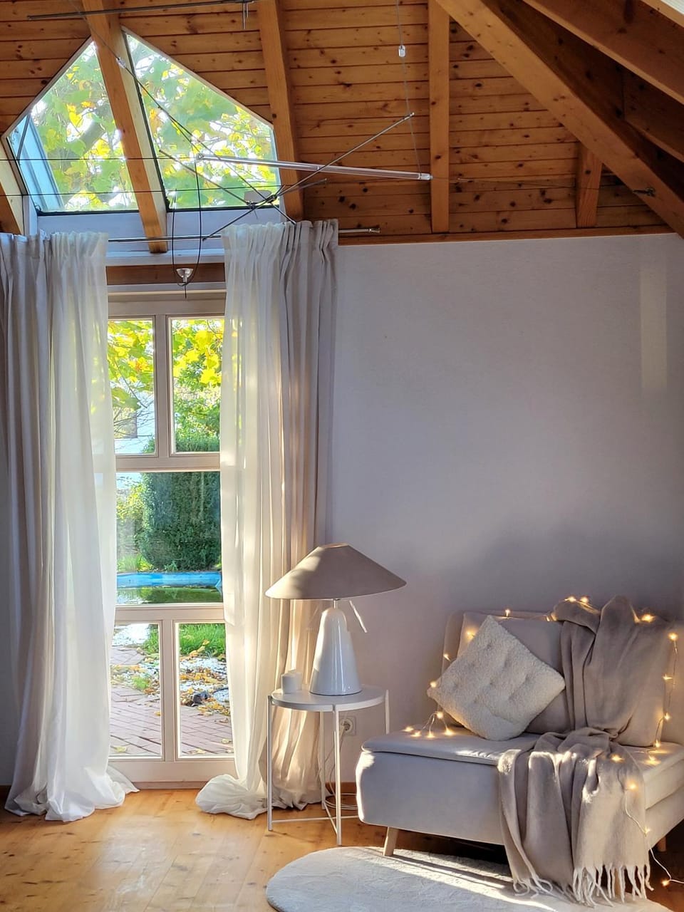 Bed, Living room, Seating area