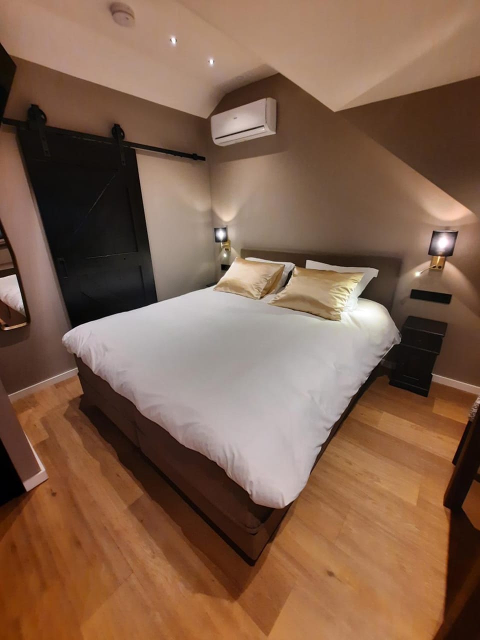 Bed, Bedroom, air conditioner