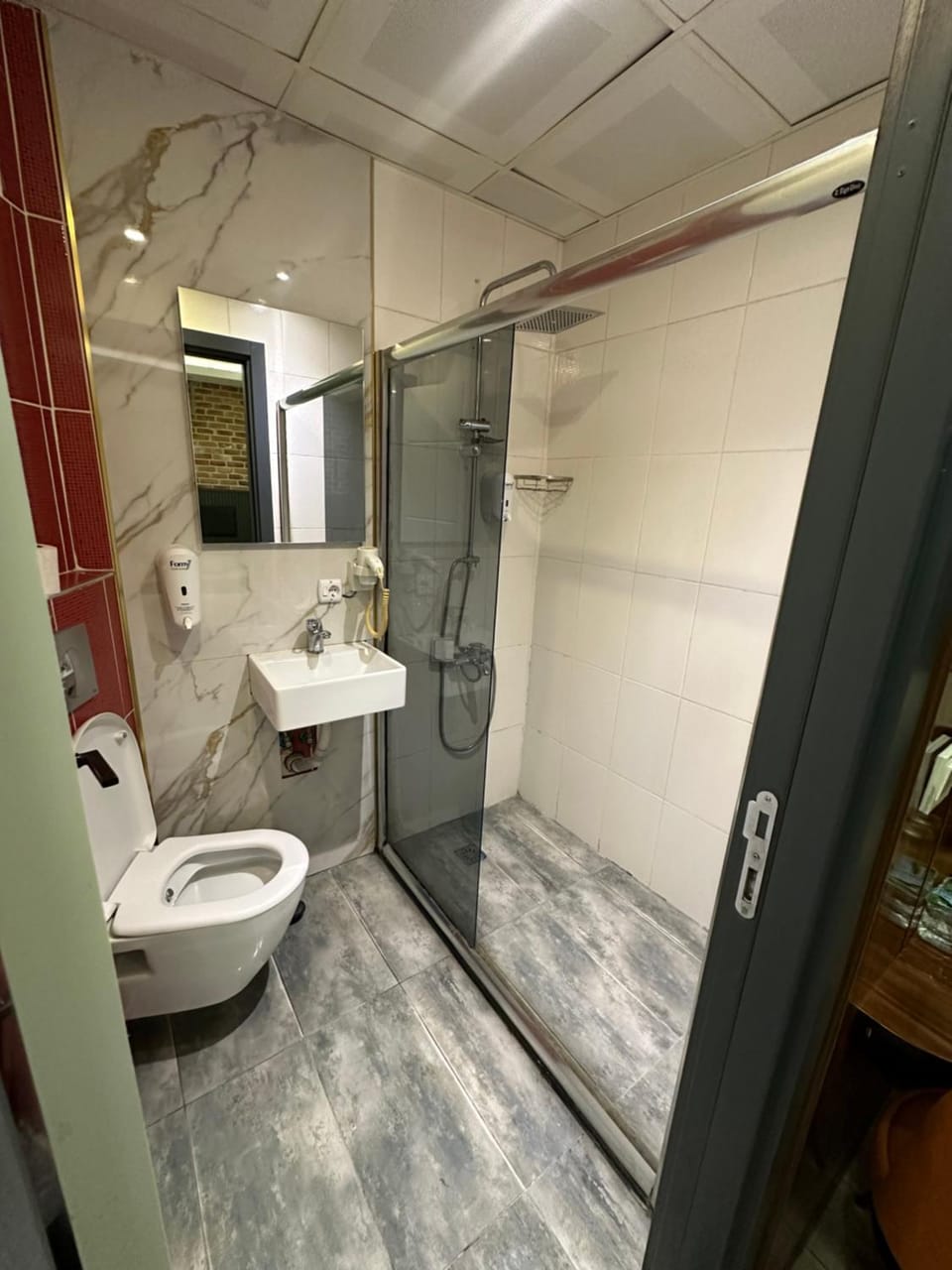 Shower, Toilet, Bathroom, towels