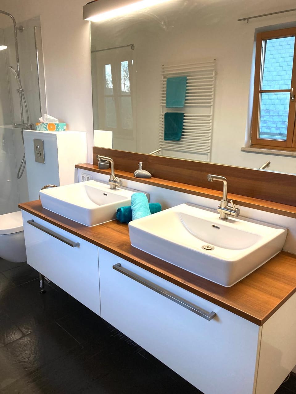Bathroom, towels
