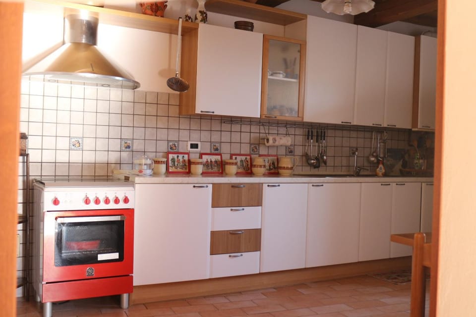 Kitchen or kitchenette, pet friendly, stove