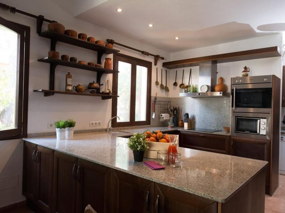 Kitchen or kitchenette, minibar, pet friendly, stove