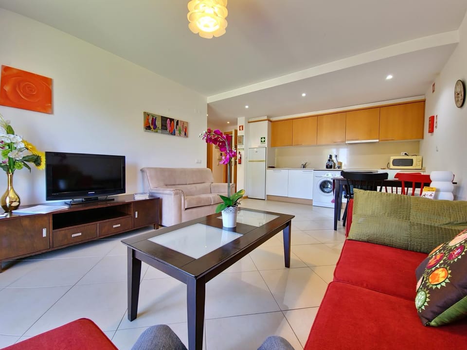Communal lounge/ TV room, Kitchen or kitchenette, Living room