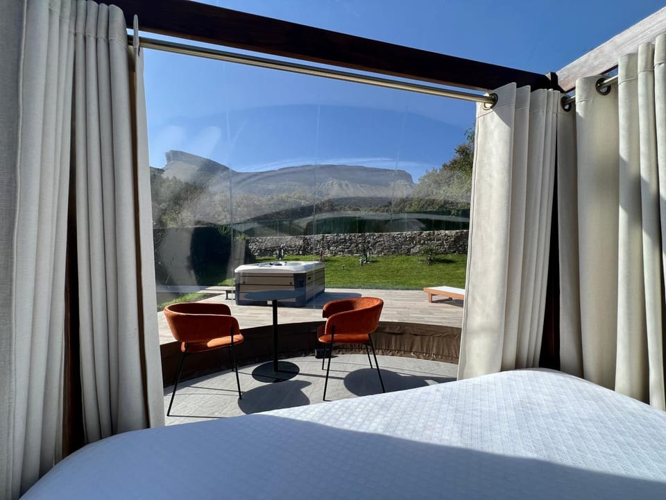 Bed, Day, Natural landscape, Photo of the whole room, Bedroom, Mountain view