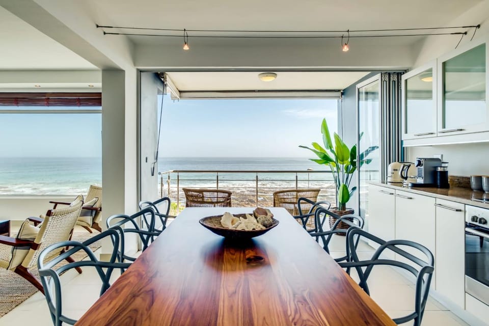 Coffee/tea facilities, View (from property/room), Balcony/Terrace, Kitchen or kitchenette, Seating area, Dining area, Sea view