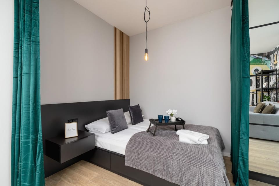 Communal lounge/ TV room, Bed, Living room