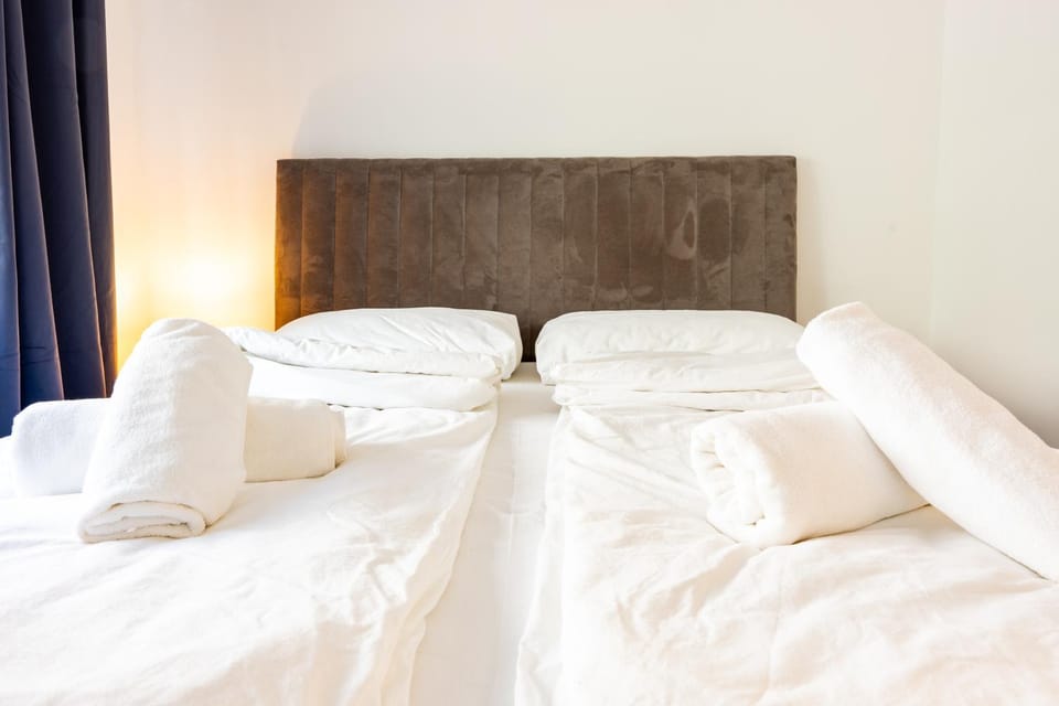 Bed, Photo of the whole room, towels