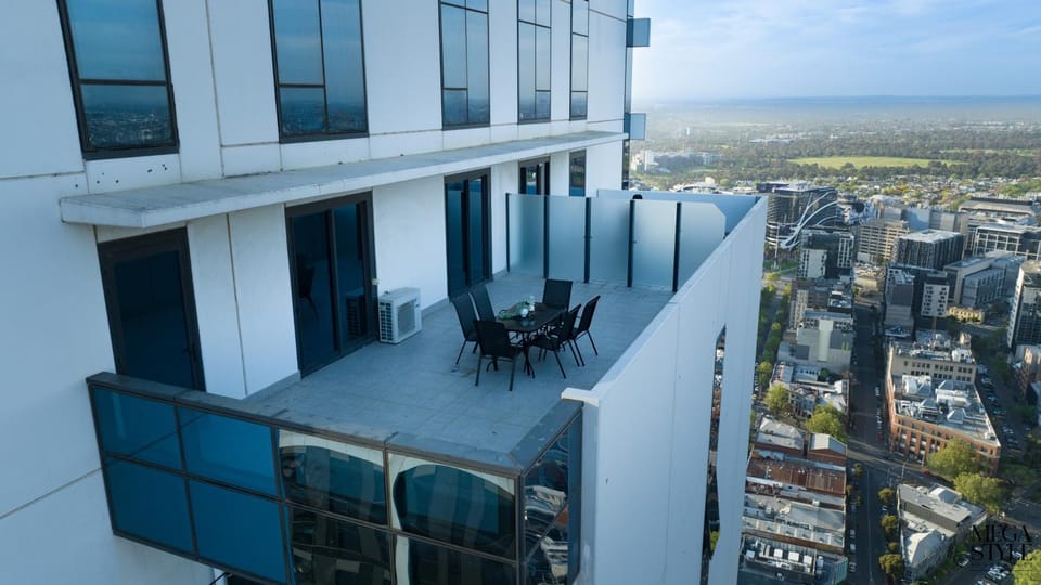 Property building, Day, View (from property/room), Balcony/Terrace