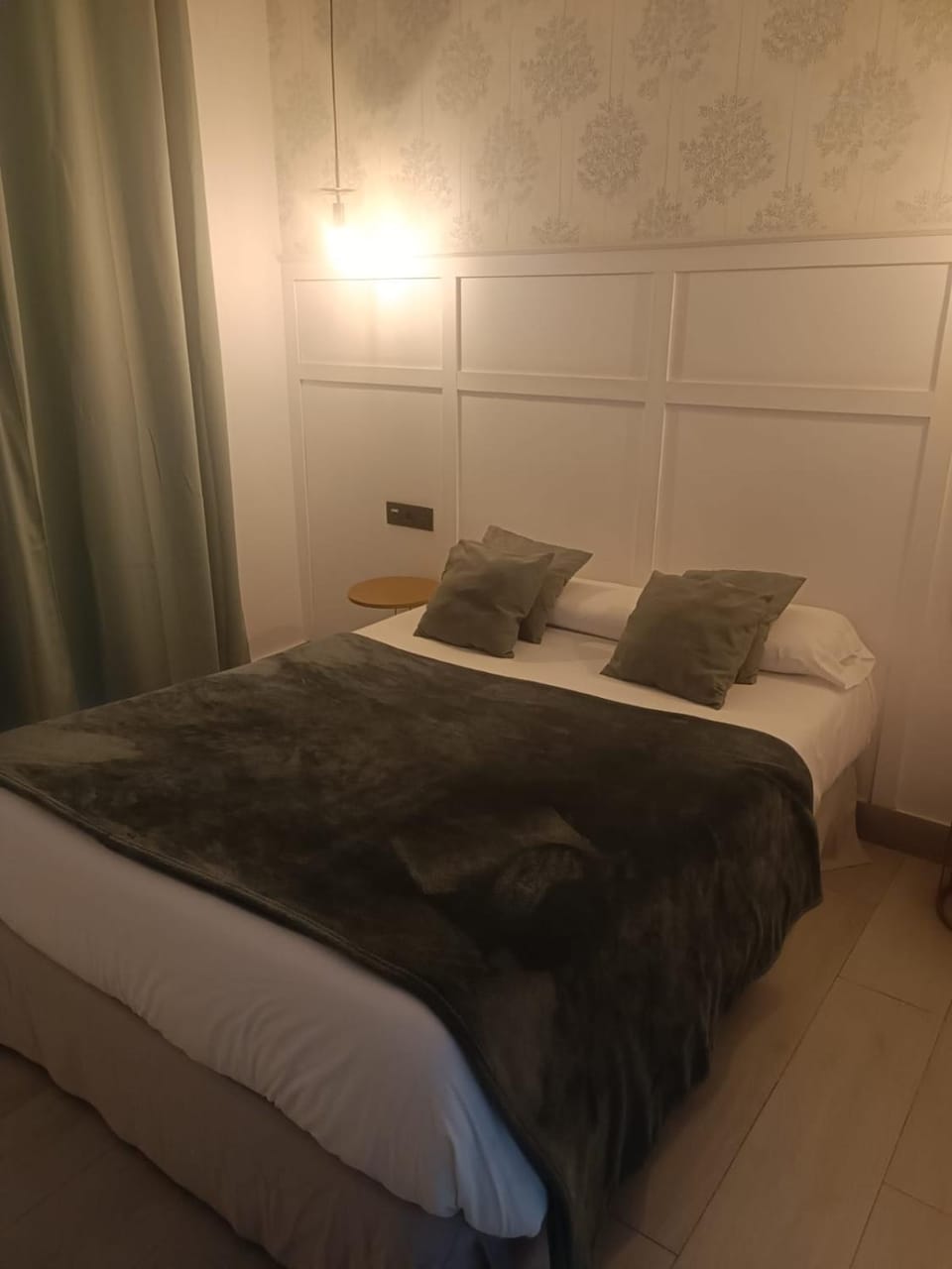 Bed, Photo of the whole room