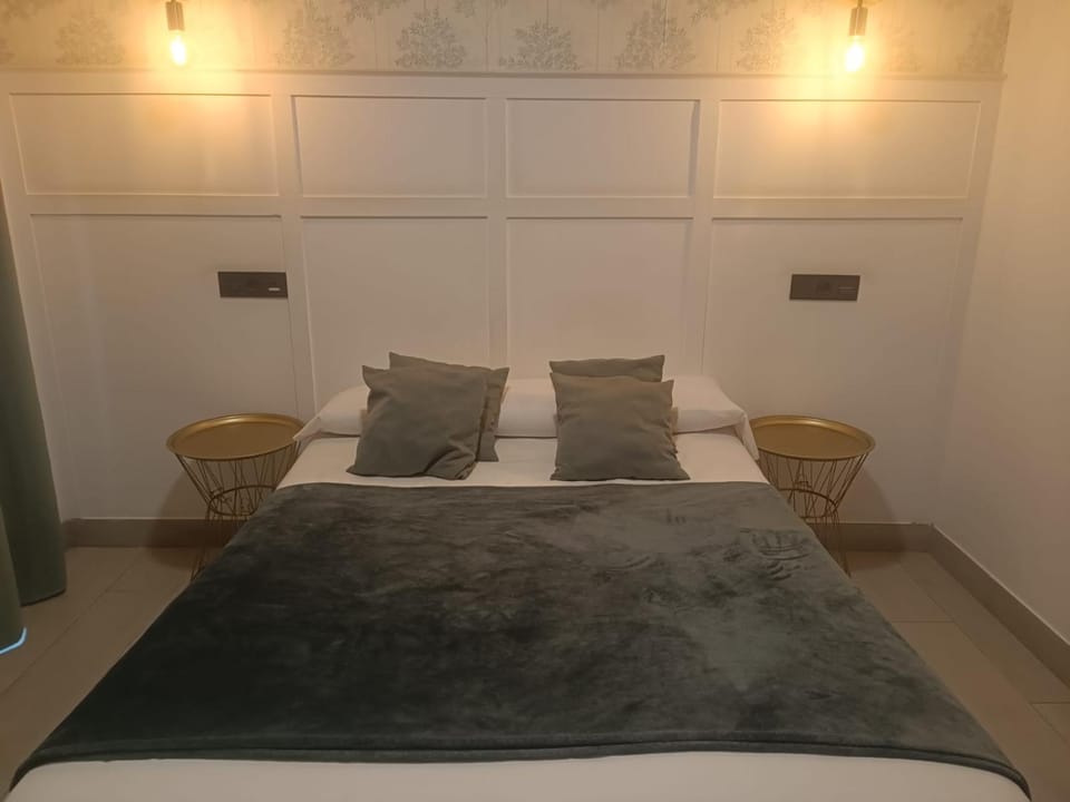 Bed, Photo of the whole room