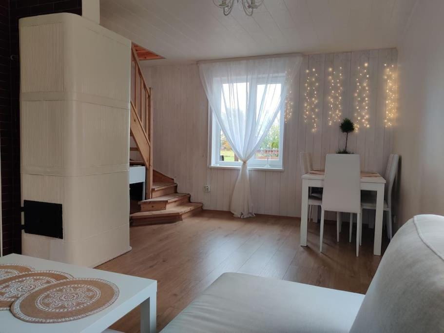 Ilvese Cottage Lintsi jõe kaldal House in Estonia