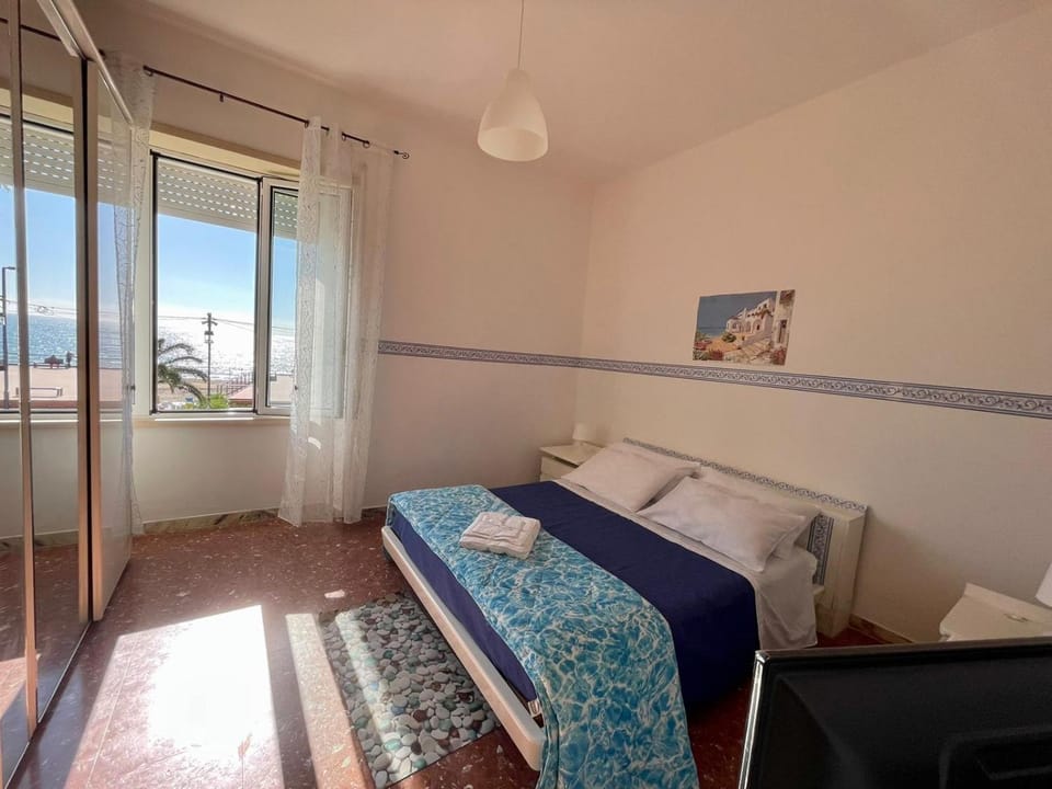 Bed, View (from property/room), Photo of the whole room, Bedroom