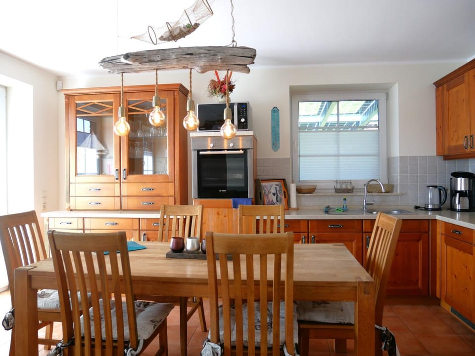Kitchen or kitchenette, Dining area, oven, stove
