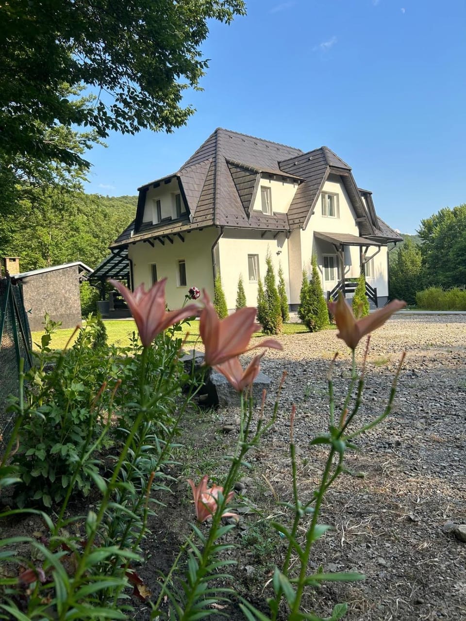 Property building, Day, Natural landscape, Garden