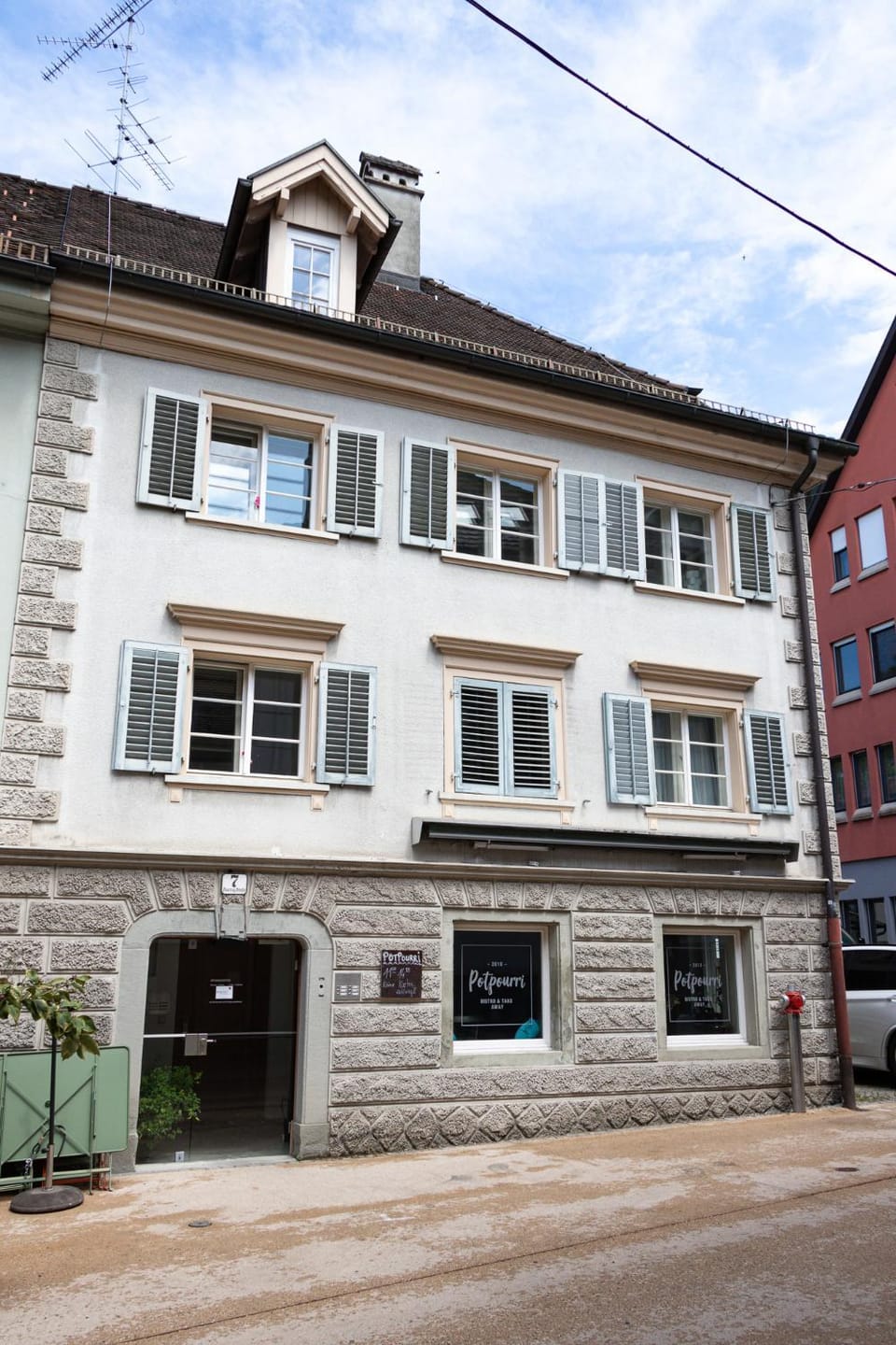 Facade/entrance